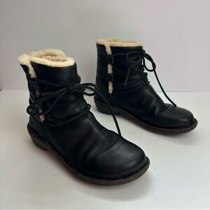 Ugg Caspia Leather Boots Women’s size 8 or EU 39 black sheepskin lined fur
